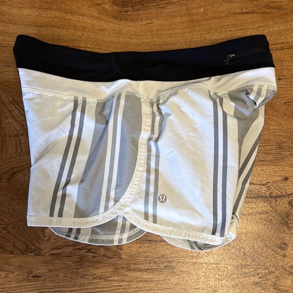 Excellent Lululemon Athletica Tracker Shorts. 8 - Picture 7 of 11